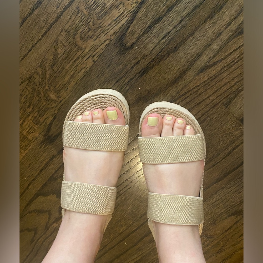 New comfortable easy sandals foam heel unworn size 7